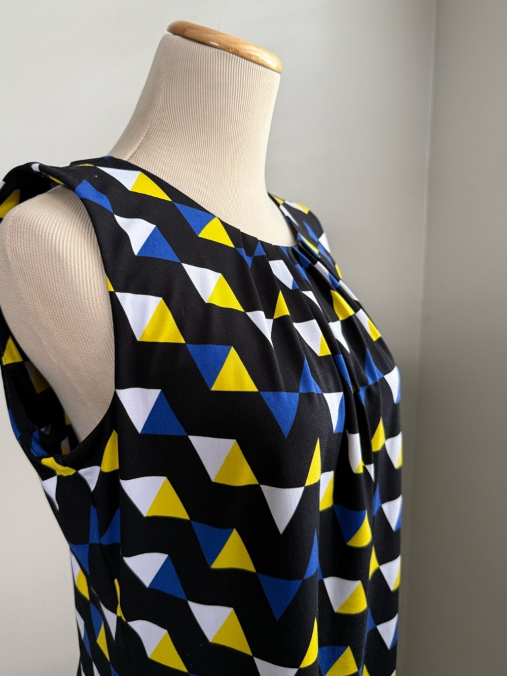 Calvin Klein Top Womens Medium Black Geometric Design Sleeveless Blouse Gathered